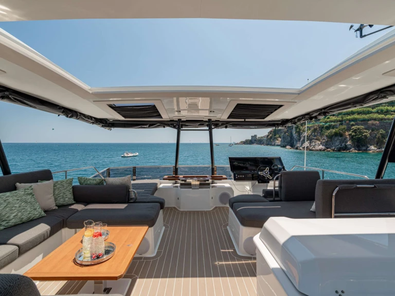 Fountaine Pajot CORE mieten Salerno