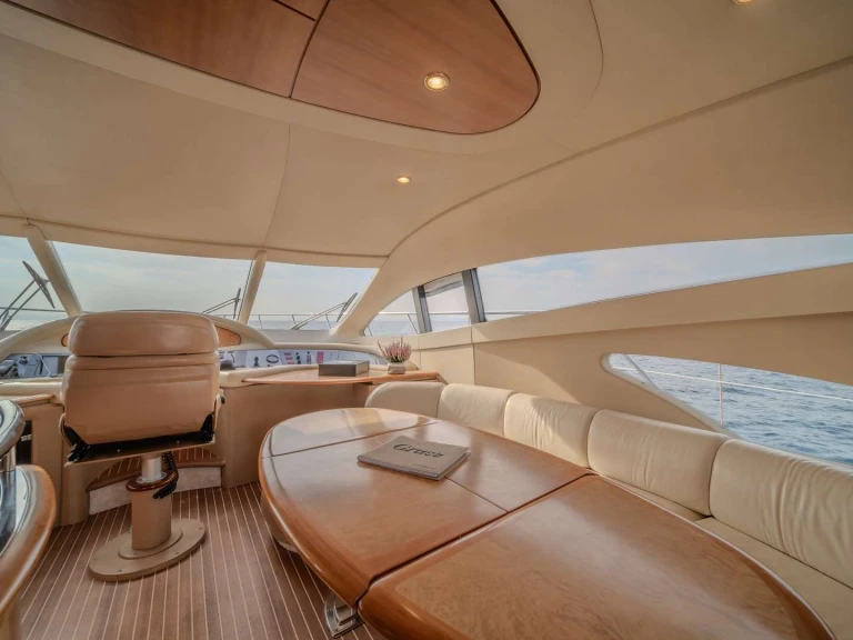 Ein Azimut GRACE mieten in Athen