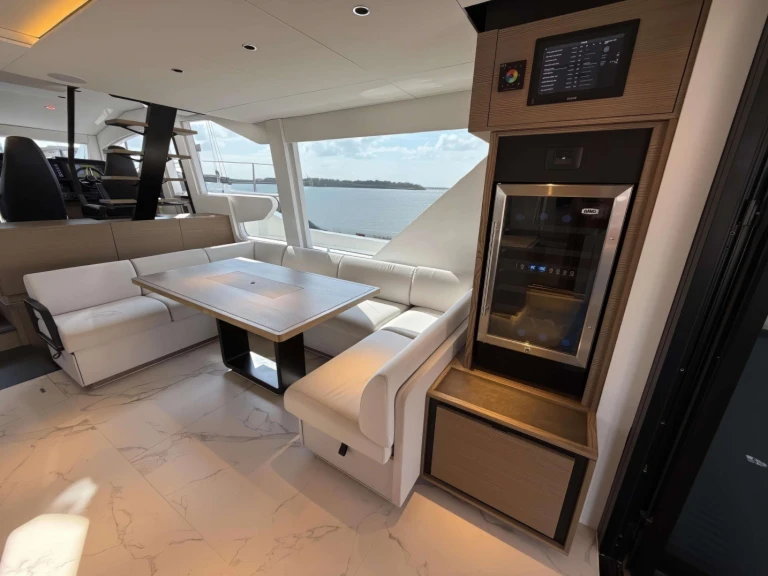 Boot mieten Bahamas günstig Xquisite Hybrid