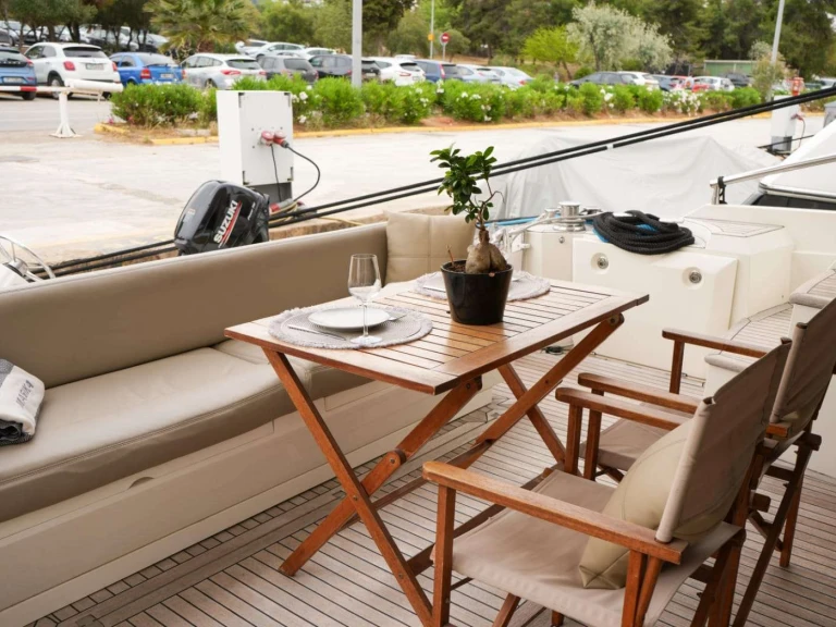Yacht mieten in Álimos zum besten Preis
