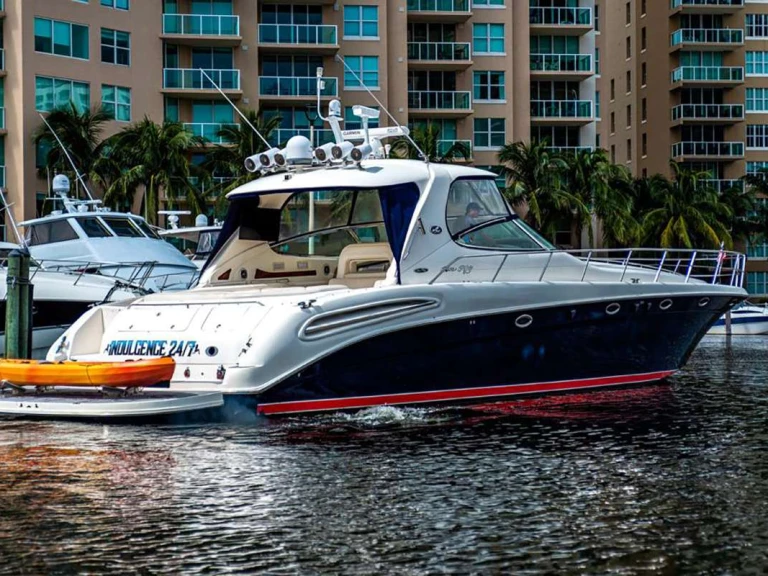Ein Sea Ray indulgence 24/7 mieten in Miami
