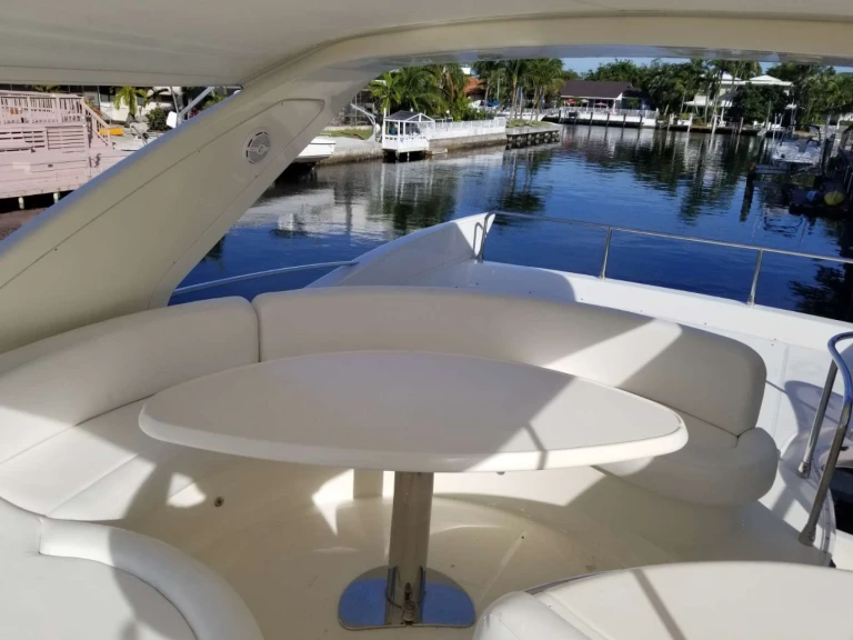 Ein Azimut Shedai mieten in Miami Beach