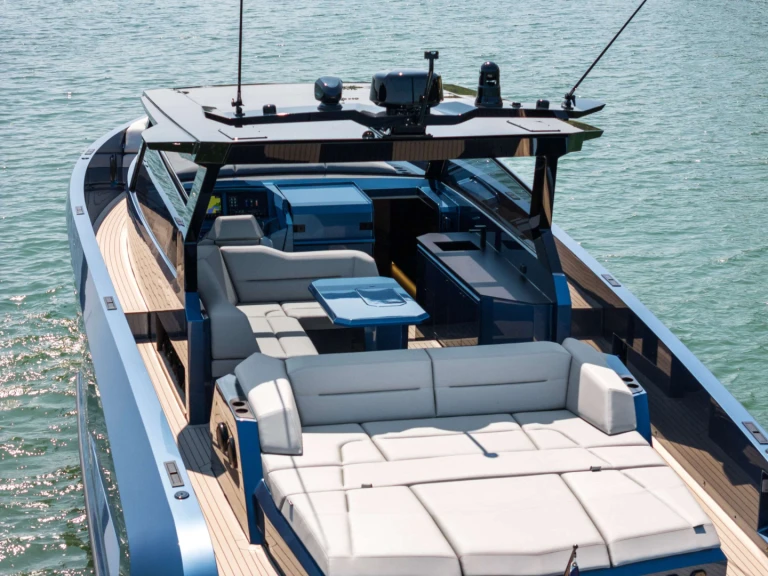 Vermietung Yacht Vanquish mit Führerschein
