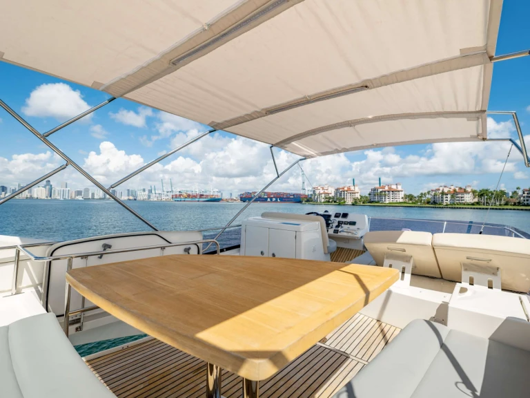 YachtCharter in Bahamas - Prestige Yachts Whisky and Waves auf SamBoat