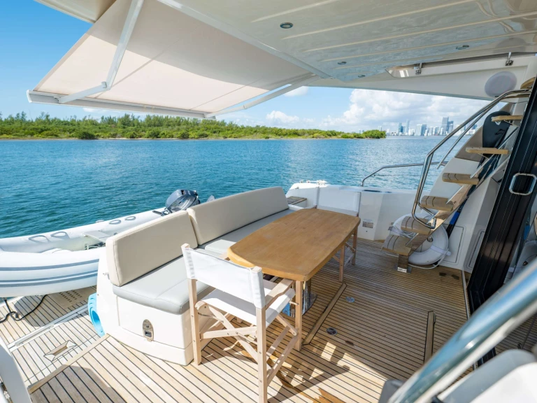 Ein Prestige Yachts Whisky and Waves mieten in Bahamas