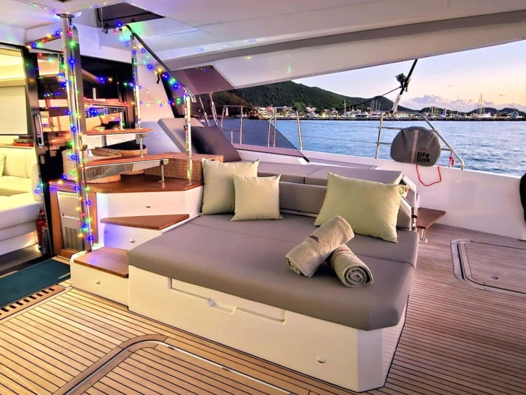 Bootsverleih Fountaine Pajot LOOMA Korsika Samboat