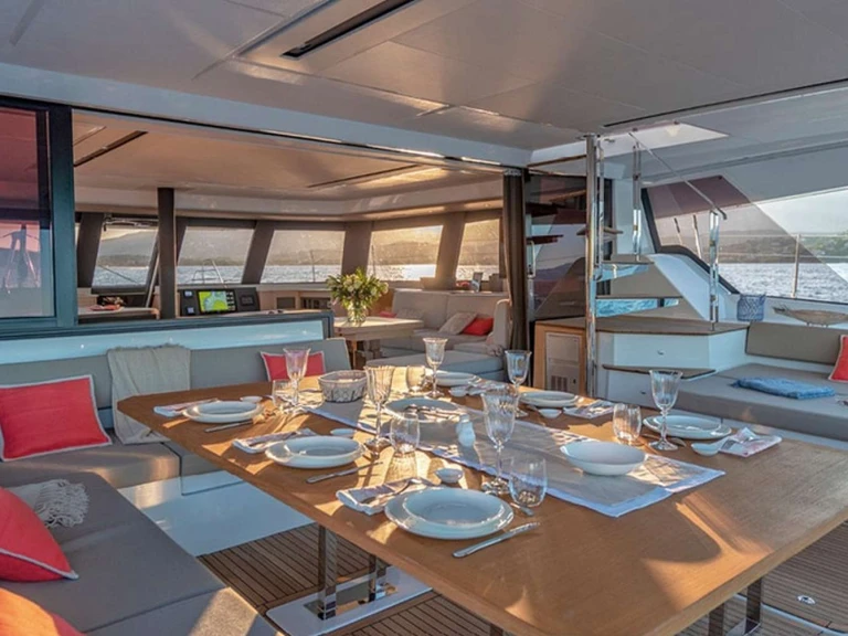 Fountaine Pajot LISA OF THE SEAS mieten Neapel