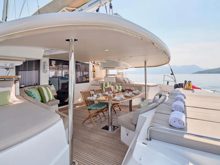 Yacht mieten in Néa Péramos - Fountaine Pajot WORLD'S END (MED)