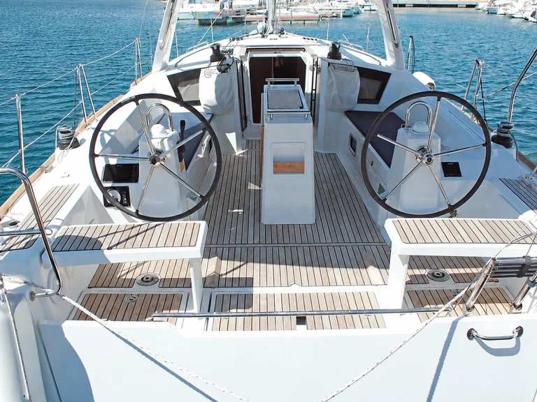 YachtCharter in Sant Carles de la Ràpita - Bénéteau Oceanis 38.1 auf SamBoat