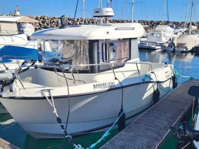 Ein Quicksilver Activ 605 Pilothouse mieten in Sesimbra