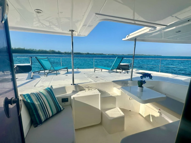 Vermietung Yacht Robertson and Caine mit Führerschein