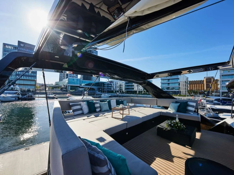 Ein Wave Catamarans WAVE  mieten in Portisco