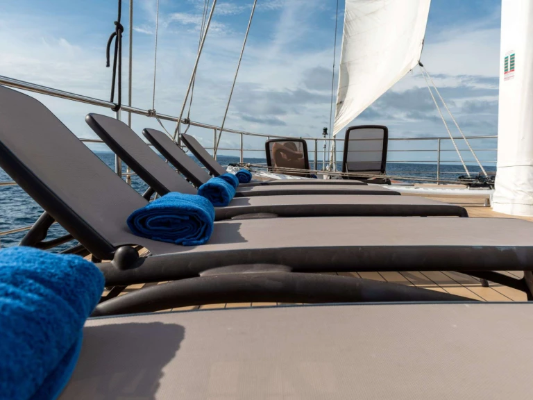Vermietung Yacht Custom mit Führerschein