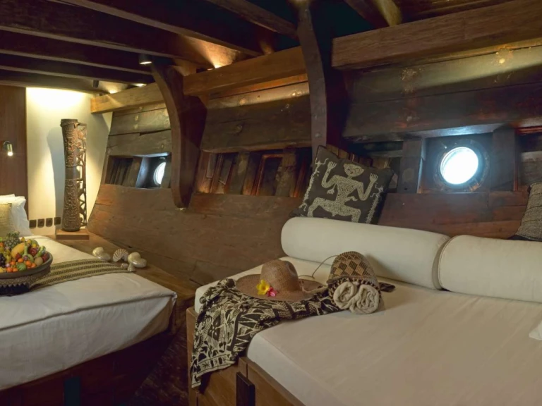 Ein Custom Silolona mieten in Labuanbajo