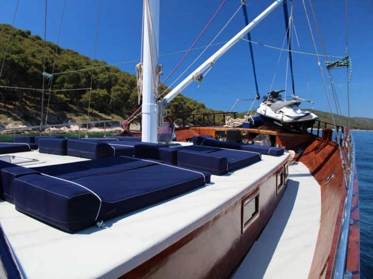 Yacht mieten in Split - Custom BARBA