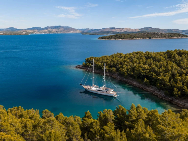 Vermietung Yacht Custom mit Führerschein