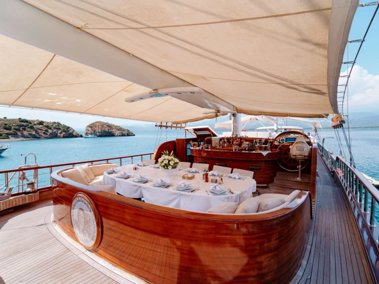 Vermietung Yacht Custom Gulet-Motor Sailor mit Führerschein