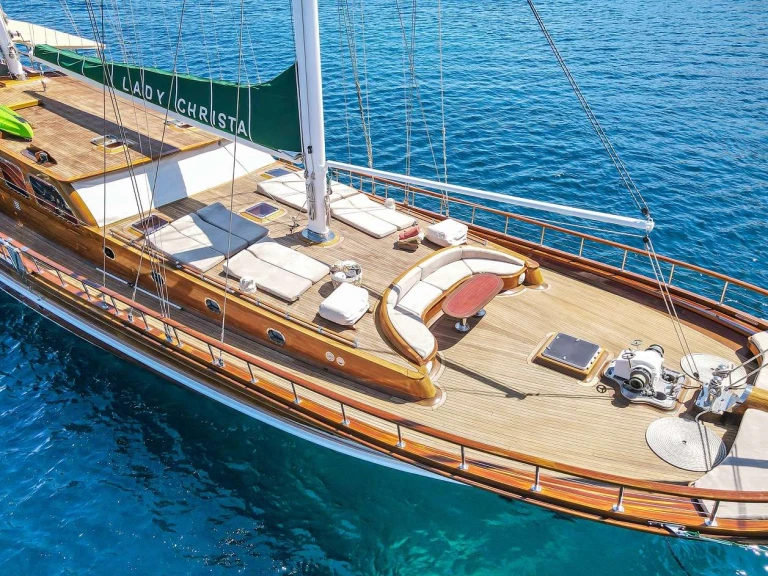 Vermietung Yacht Custom mit Führerschein
