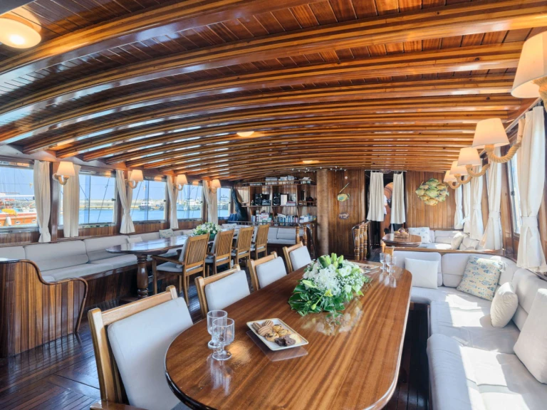 Custom Gulet-Motor Sailor THALASSA mieten Piräus