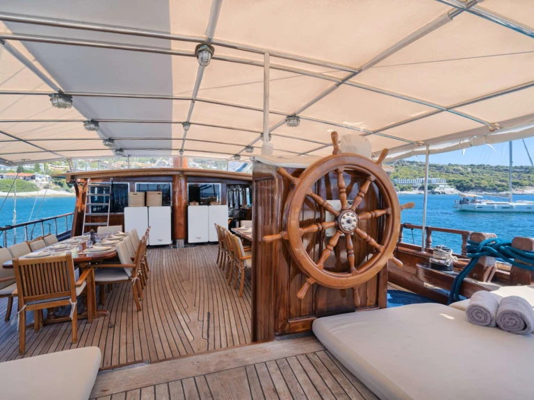Ein Custom Gulet-Motor Sailor THALASSA mieten in Piräus