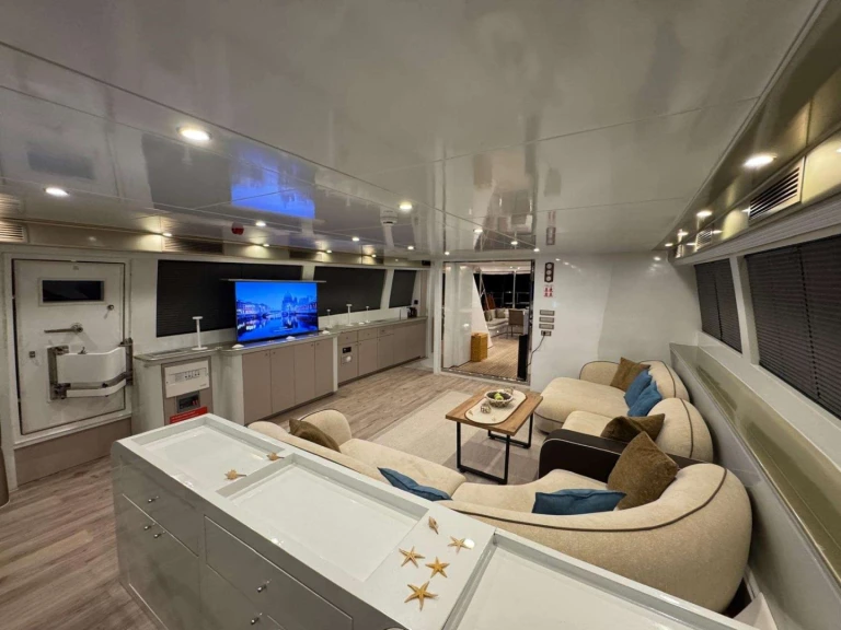 Vermietung Yacht Custom mit Führerschein
