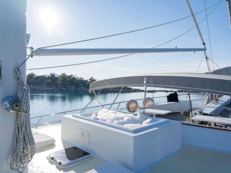 Vermietung Yacht Custom mit Führerschein