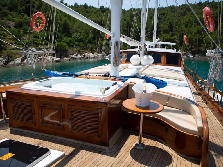Bootsverleih costume Dolce Vita Šibenik Samboat