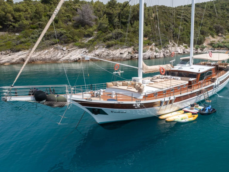 Vermietung Yacht Custom mit Führerschein