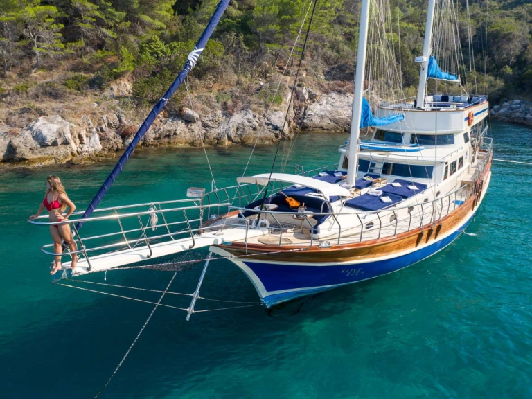 Vermietung Yacht Custom mit Führerschein