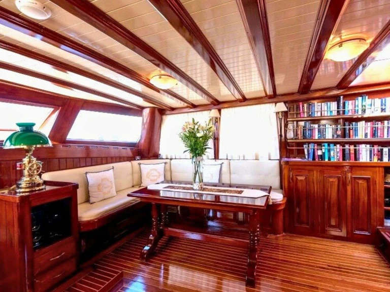 Turkish shipyard ERATO mieten Athen