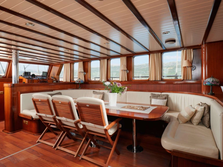 Ein Custom QUEEN OF ADRIATIC mieten in Kaštel Gomilica