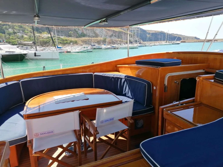 Perini Navi MALIZIA mieten Sicily (Island)