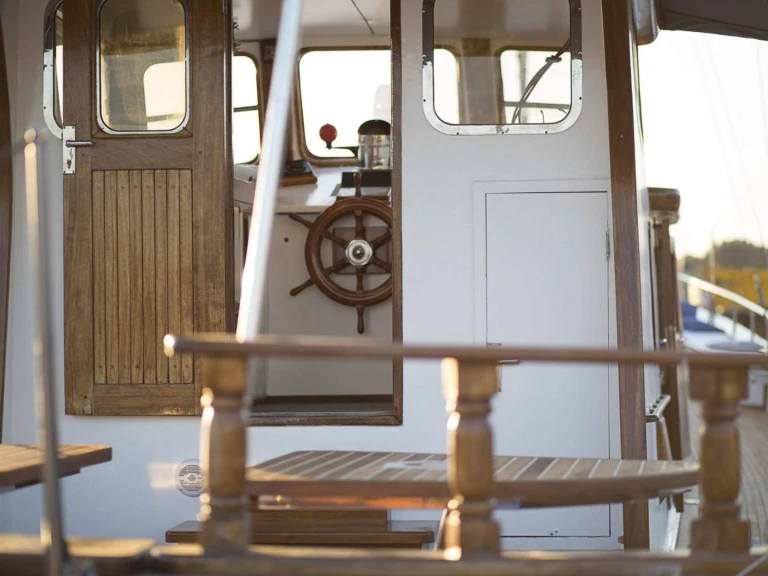 Yacht mieten in Álimos - Custom COSMOS