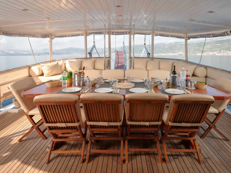 Vermietung Yacht Custom mit Führerschein