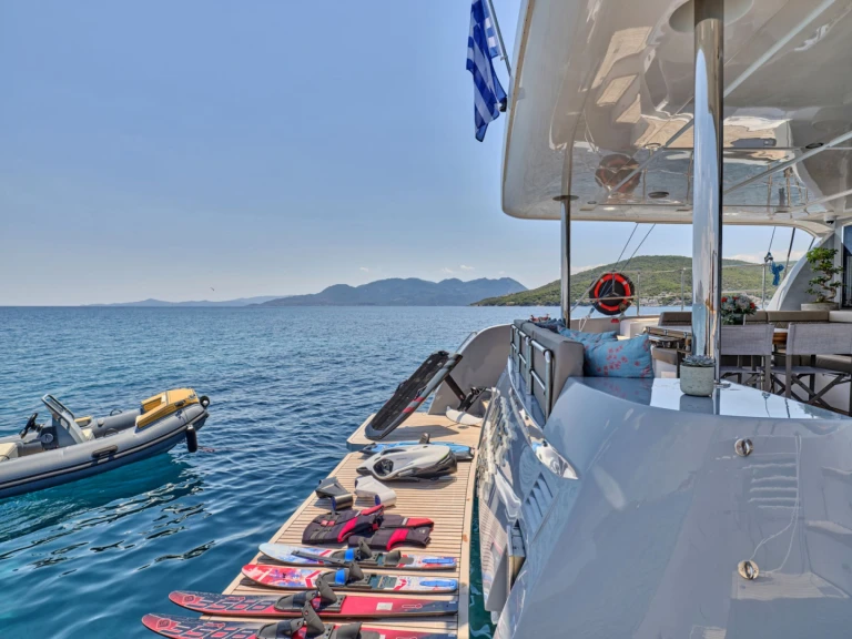 Yacht mieten in Néa Péramos - HeySea ANDARE OLTRE