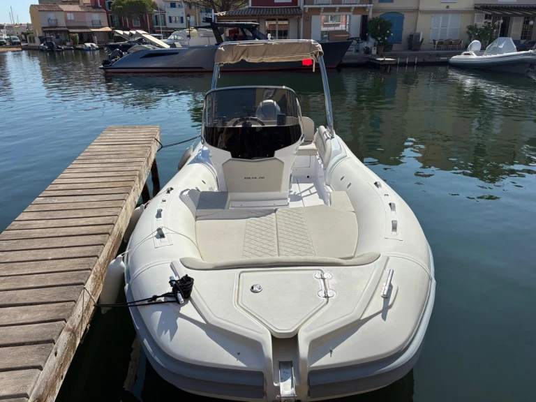 Schlauchboot mieten in Port Grimaud zum besten Preis