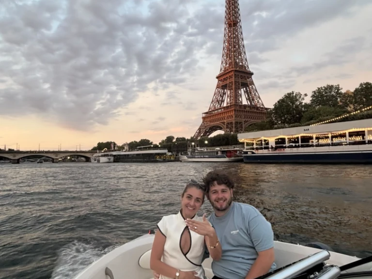 Ein Monterey Mercruser mieten in Paris