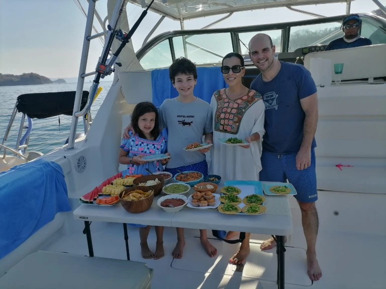 Motorboot mit oder ohne Skipper Custom Made mieten in Bahía Culebra