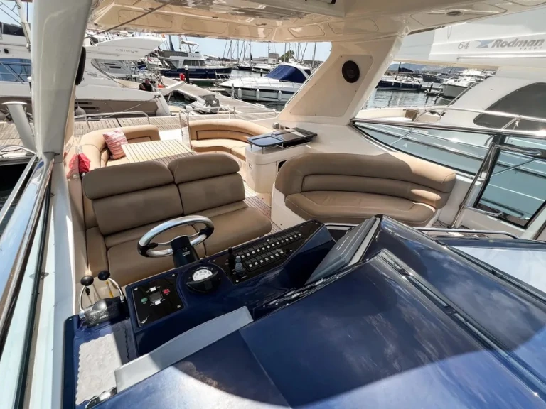Vermietung Motorboot Sealine mit Führerschein