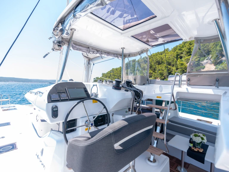 Katamaran mieten in Kaštela - Lagoon Lagoon 43 - 3 + 1 cab. OW