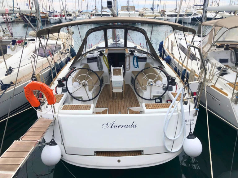 Ein Jeanneau Sun Odyssey 419 mieten in Álimos