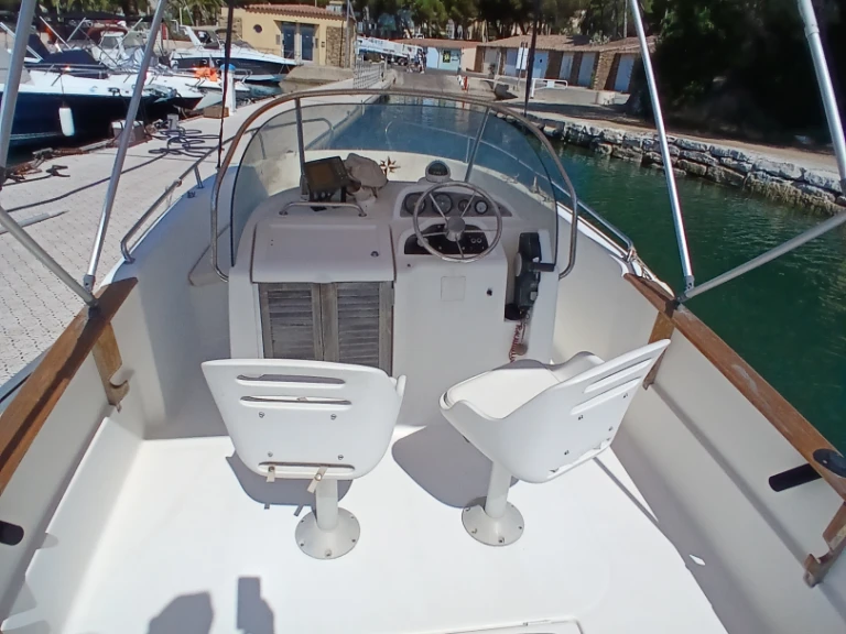 YachtCharter in Bormes-les-Mimosas - Bénéteau Cap ferret 650 auf SamBoat