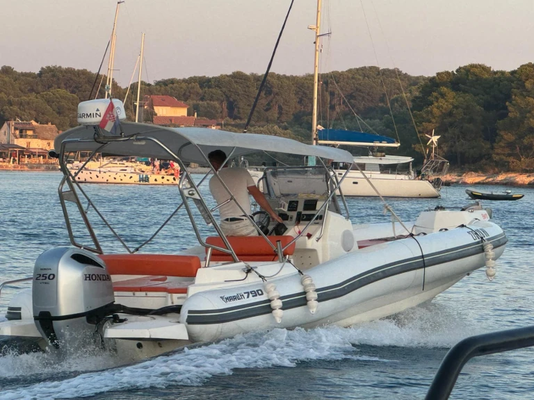 YachtCharter in Hvar - Marlin Boat 790 Pro Dynamic auf SamBoat