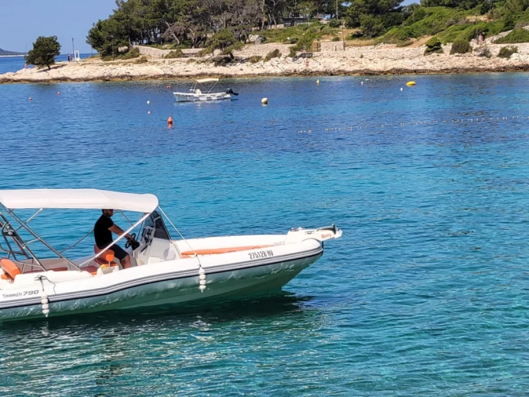 Schlauchboot mit oder ohne Skipper Marlin Boat mieten in Hvar
