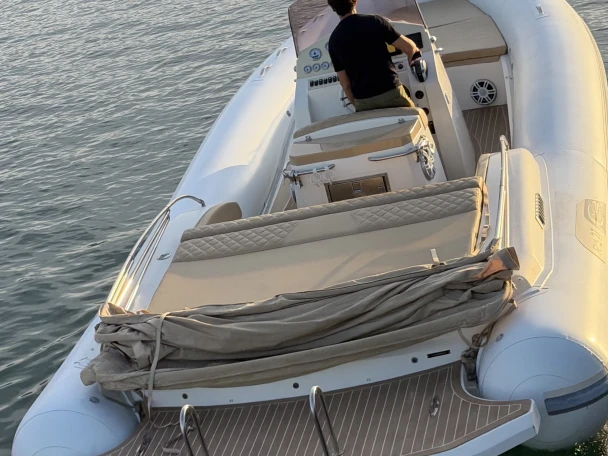 Ein Sea prop Rib 27 10mt mieten in Rapallo