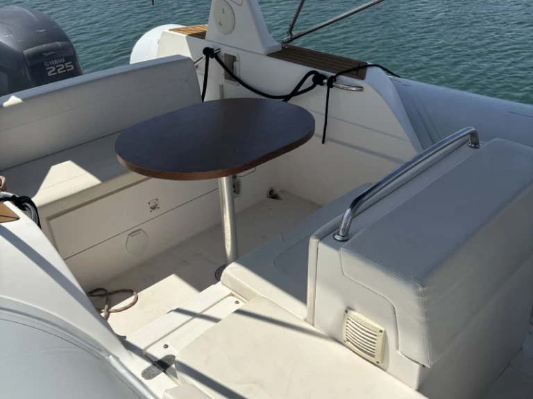 Ein Capeli Tempest 770 mieten in La Rochelle