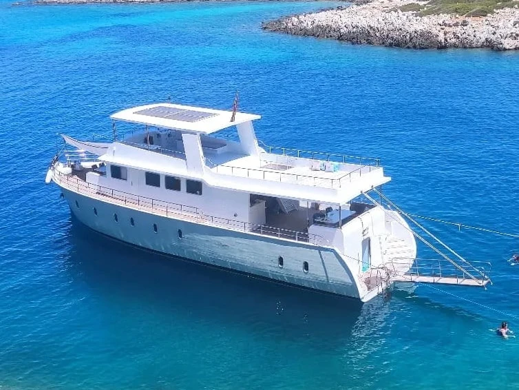 Motorboot mit oder ohne Skipper Custom Made mieten in Marmaris