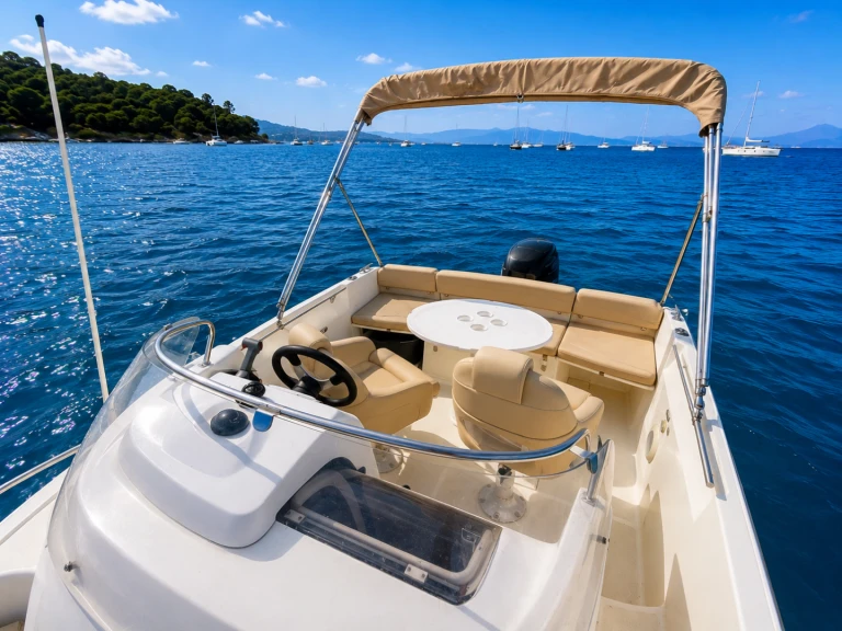 Motorboot mit oder ohne Skipper Jeanneau mieten in Mandelieu-la-Napoule