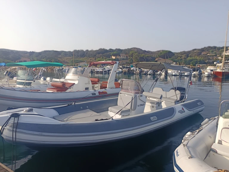Ein MV Marine 770 Fashion  mieten in Sant'Amanza