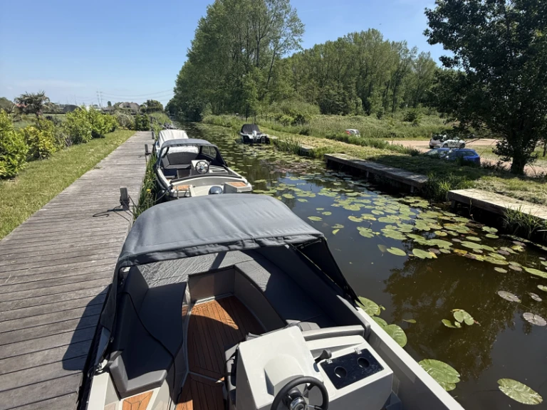 Motorboot mit oder ohne Skipper Aqua24 mieten in Oud Ade